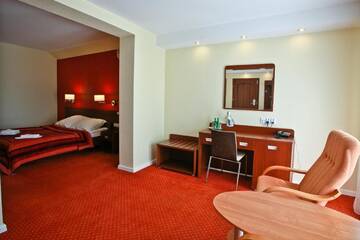 Фото номера Улучшенный номер-студио Отель Hotel Chabrowy Dworek г. Тересин 3