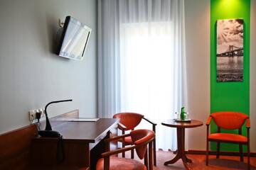 Фото номера Улучшенный двухместный номер с 1 кроватью Отель Hotel Chabrowy Dworek г. Тересин 3