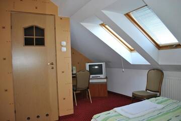 Фото номера Бюджетный одноместный номер Отель Hotel Chabrowy Dworek г. Тересин 5